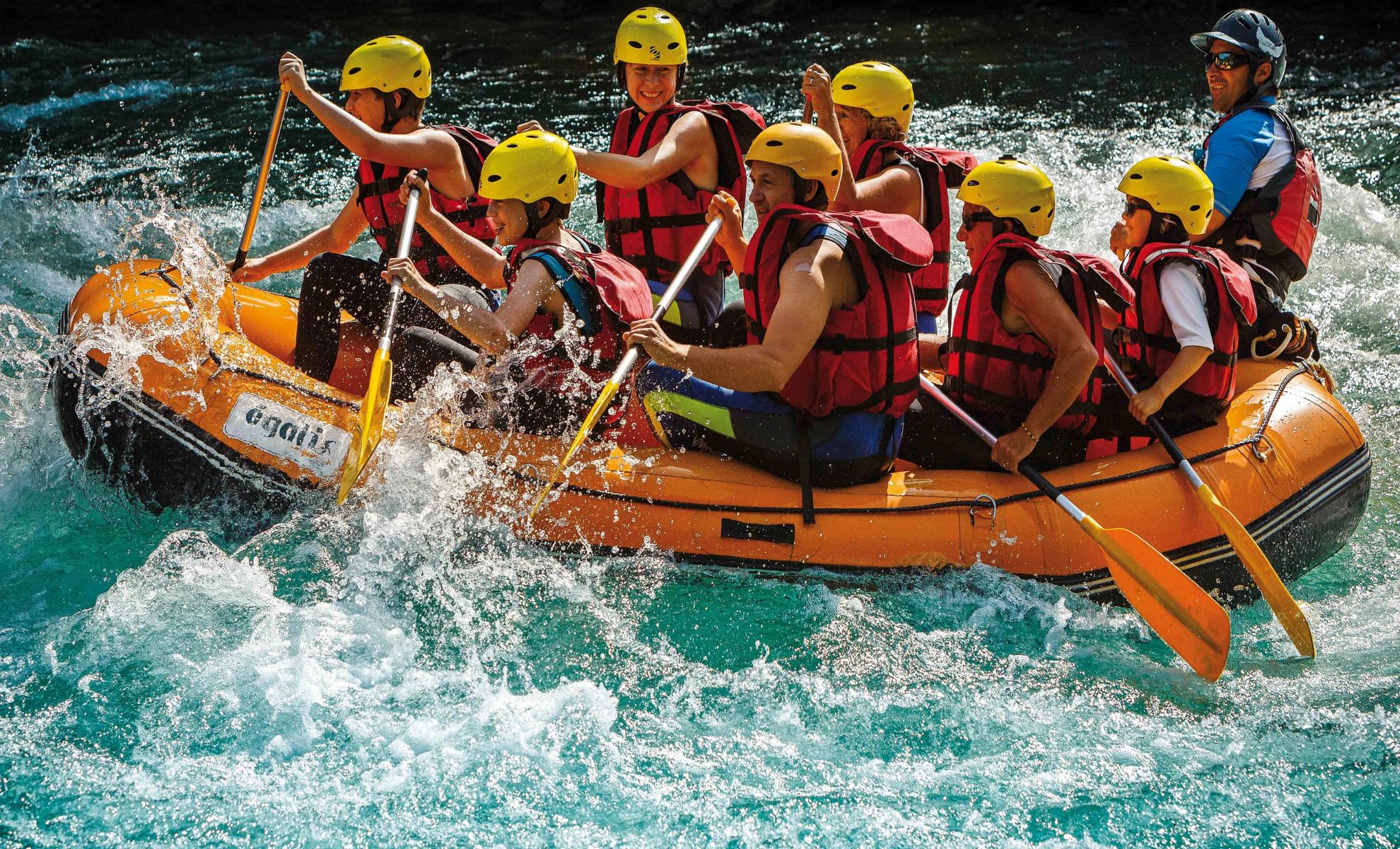 Aventure de rafting intense à Saint-Béat, France
