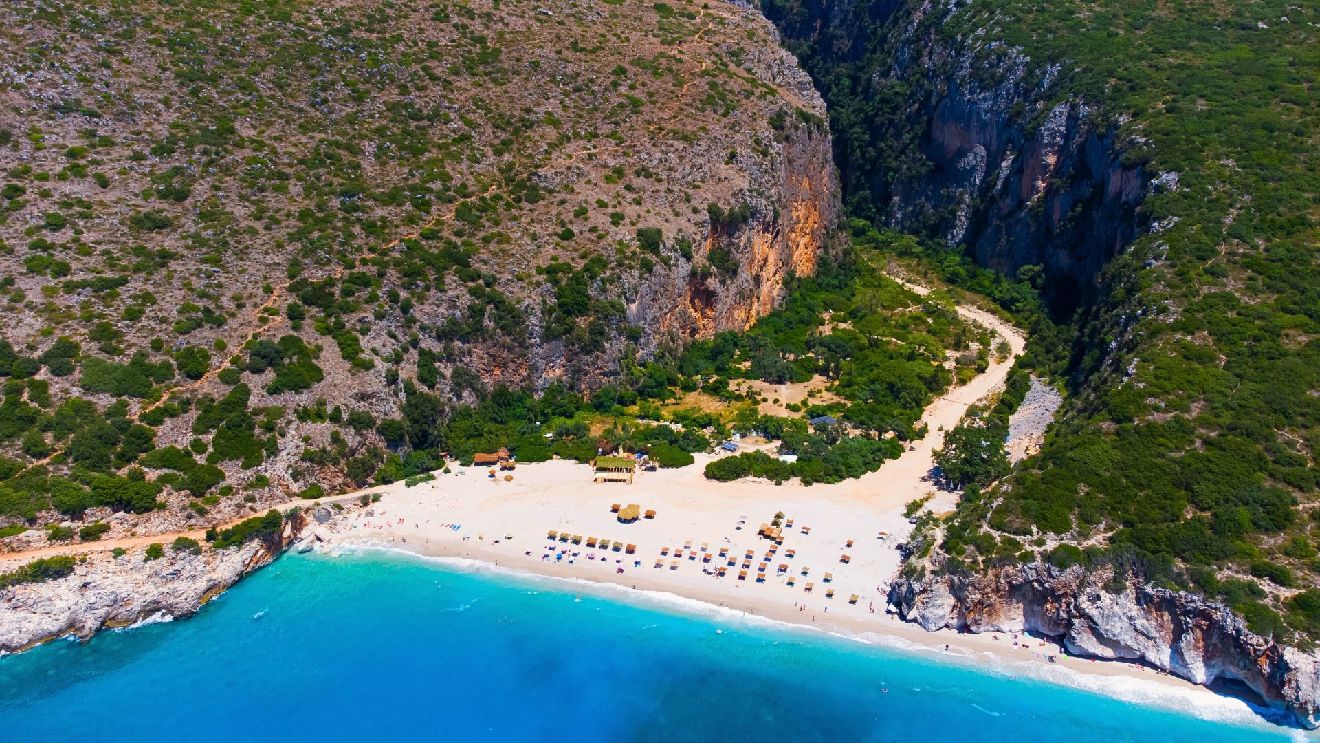 La plage Gjipe Beach vue du ciel , Albanie